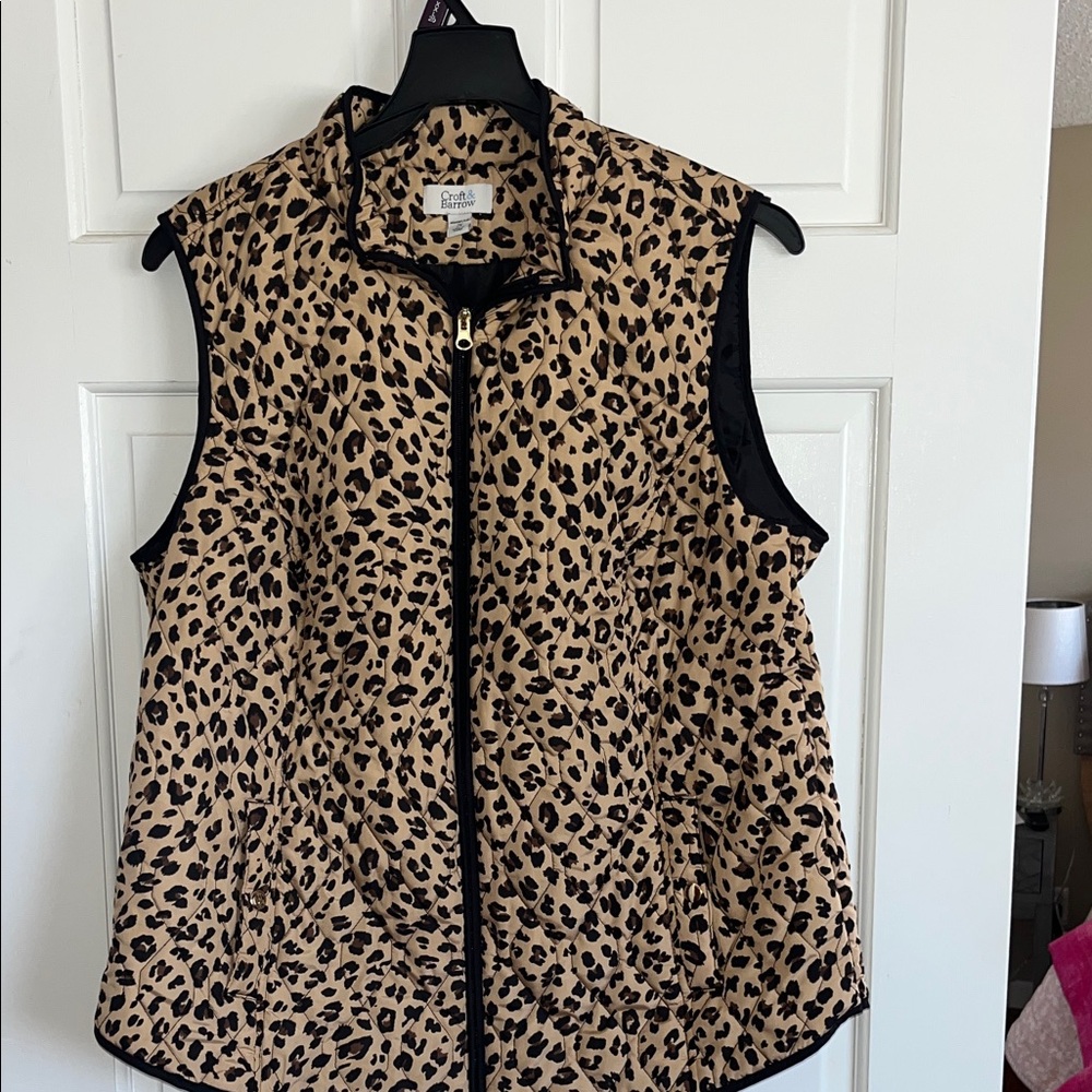 Croft and Barrow Leopard Print Puffer Vest - Tan/Black